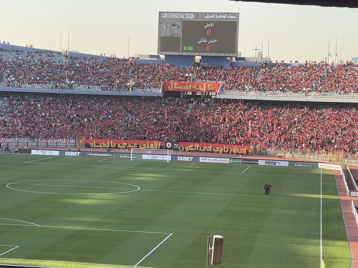 اعظم نادي في الكون 🦅الأهلي عندي بالحياة ♥️
جمهوره ده حماه🦅💪♥️