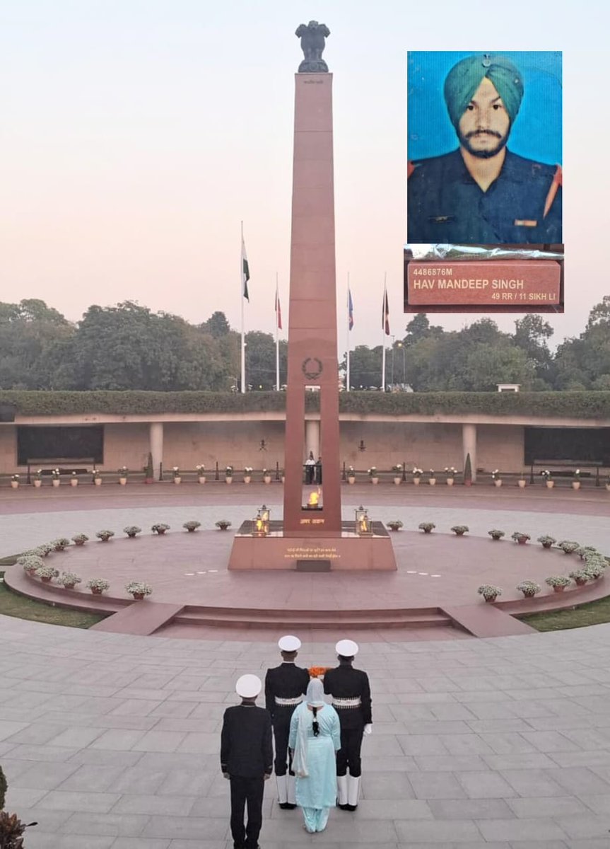 salute2soldier's tweet image. It was an emotional sojourn for Mrs Jagdeep Kaur while paying homage to her #Braveheart, Hav Mandeep Singh #11SIKHLI, during the #NoK Ceremony. Having suffered an irreparable loss, the #VeerNari was overwhelmed with wet eyes while paying homage at #AmarJawanJyoti in #NWM.