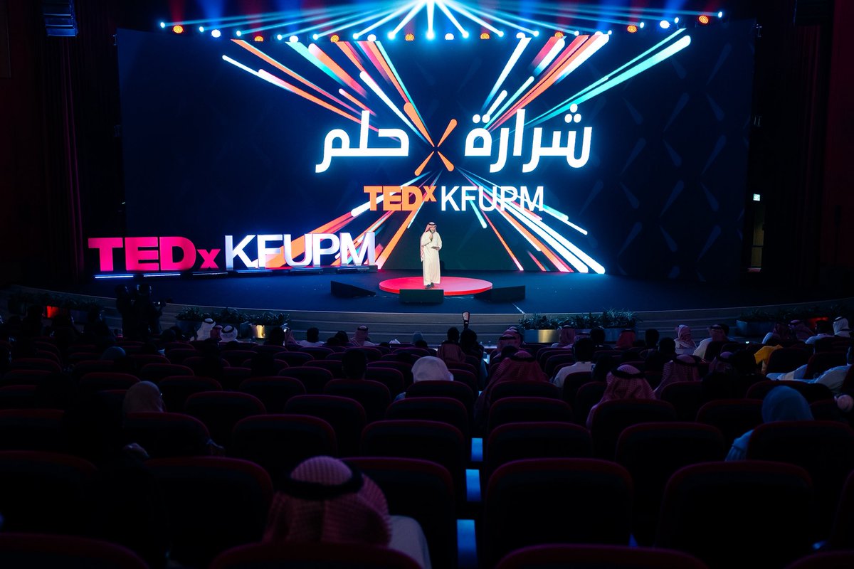 KFUPM_DSA's tweet photo. من شرارة حلم… بدأ المشهد 🔥

على مسرح #TEDxKFUPM تحوّلت الأفكار إلى واقع، والكلمات إلى أثر يُروى.
بقيادة وتنظيم طلاب #جامعة_الملك_فهد_للبترول_والمعادن، عشنا يومًا استثنائيًا تلاقت فيه الطموحات، وتوهّجت القصص، وارتفعت الأصوات لتصنع فرقًا.

From a Spark of a Dream… The Stage Came Alive 🔥

At #TEDxKFUPM, ideas took form and words turned into impact.
Organized and led by the students of #KFUPM, the event became a space where ambitions met opportunity and stories shined with purpose.