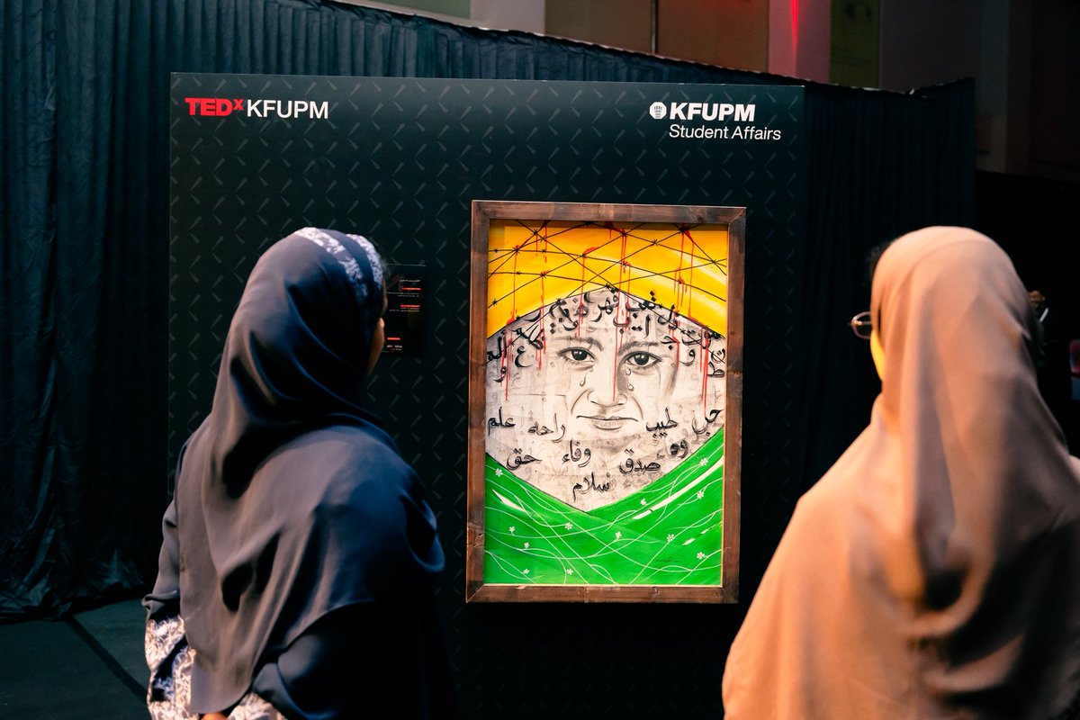 KFUPM_DSA's tweet photo. من شرارة حلم… بدأ المشهد 🔥

على مسرح #TEDxKFUPM تحوّلت الأفكار إلى واقع، والكلمات إلى أثر يُروى.
بقيادة وتنظيم طلاب #جامعة_الملك_فهد_للبترول_والمعادن، عشنا يومًا استثنائيًا تلاقت فيه الطموحات، وتوهّجت القصص، وارتفعت الأصوات لتصنع فرقًا.

From a Spark of a Dream… The Stage Came Alive 🔥

At #TEDxKFUPM, ideas took form and words turned into impact.
Organized and led by the students of #KFUPM, the event became a space where ambitions met opportunity and stories shined with purpose.