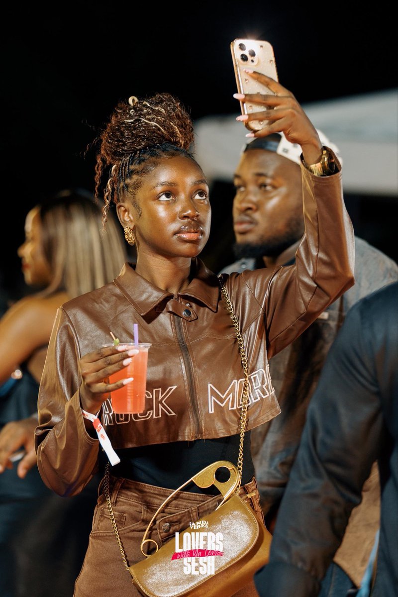 Epitome✌️🎻🇺🇬🇫🇷 tweet media