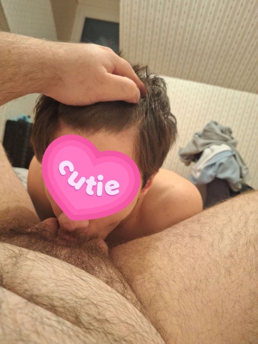 Top22Bzh's tweet photo. 🇲🇫 Un petit minet qui aime biberonner son tonton préféré 😏

🇬🇧 Little kitten who loves to bottle-feed his uncle 😏

Vidéo disponible/Video available https://t.co/o58I4syfjd