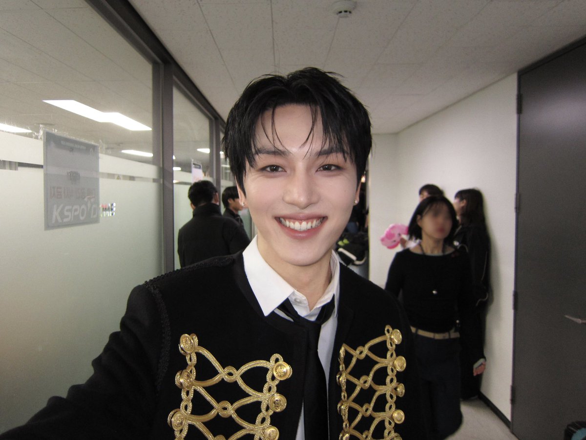 [#KINO] 
잘했다 펜타곤 잘했다 유니버스🪐🤍🫶😘
우리의 10주년! 이제 시작이야 ~~~