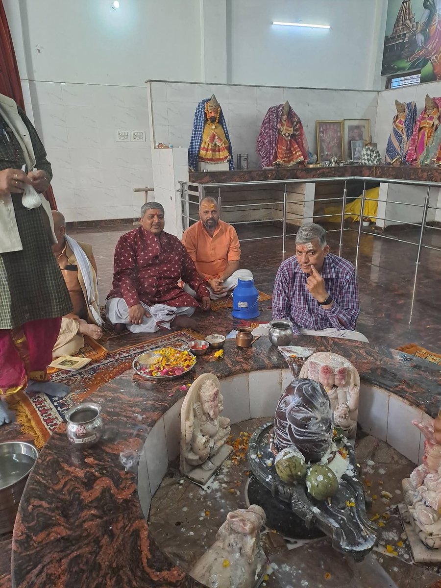 mithilakshar19's tweet photo. हरहर महादेव https://t.co/qpDpVzfKnz
