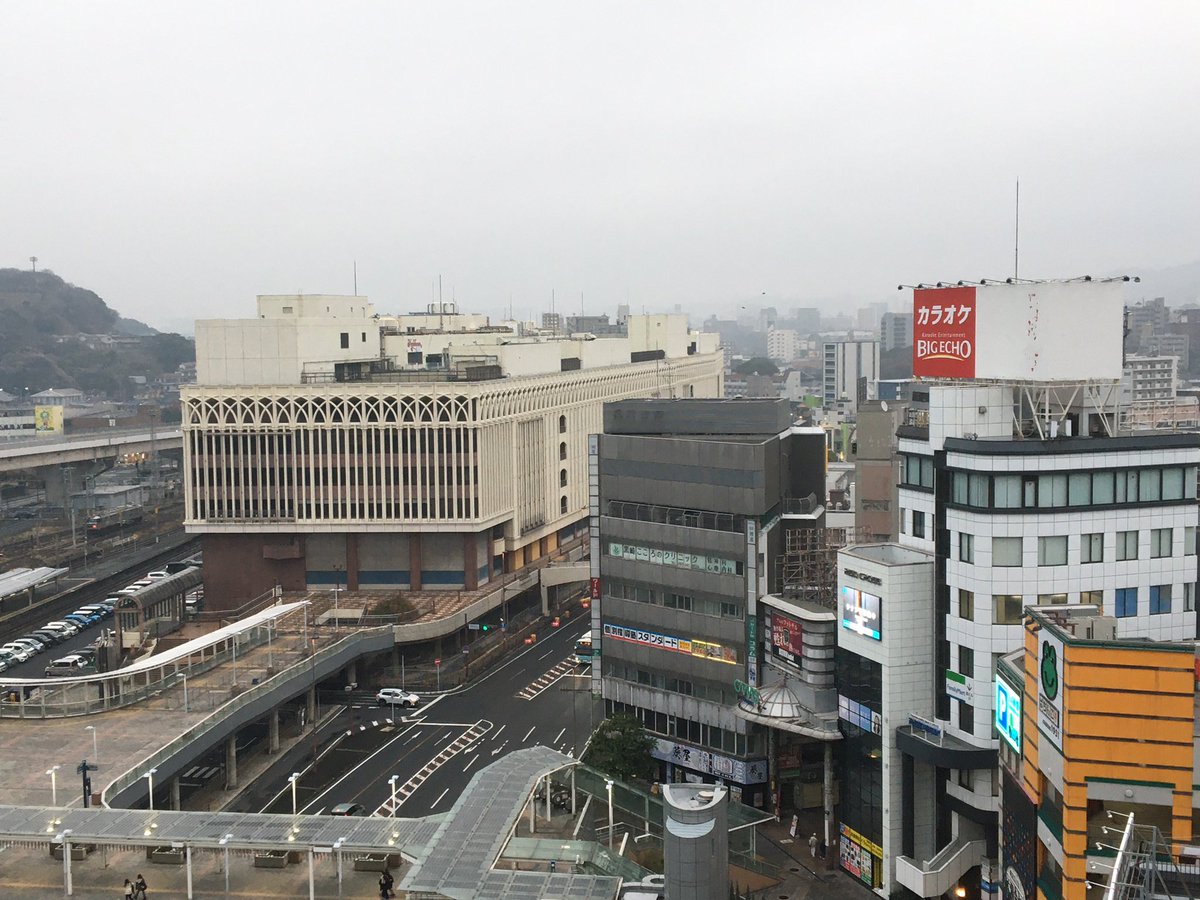 estatesouzok302's tweet photo. 黒崎駅前　旧そごう後にタワマンでも建つと違うのだか…  黒崎でタワマン分譲は厳しいか？とにかくテナント募集が多すぎ
#北九州マラソン
#黒崎 https://t.co/DJgBfkLATg