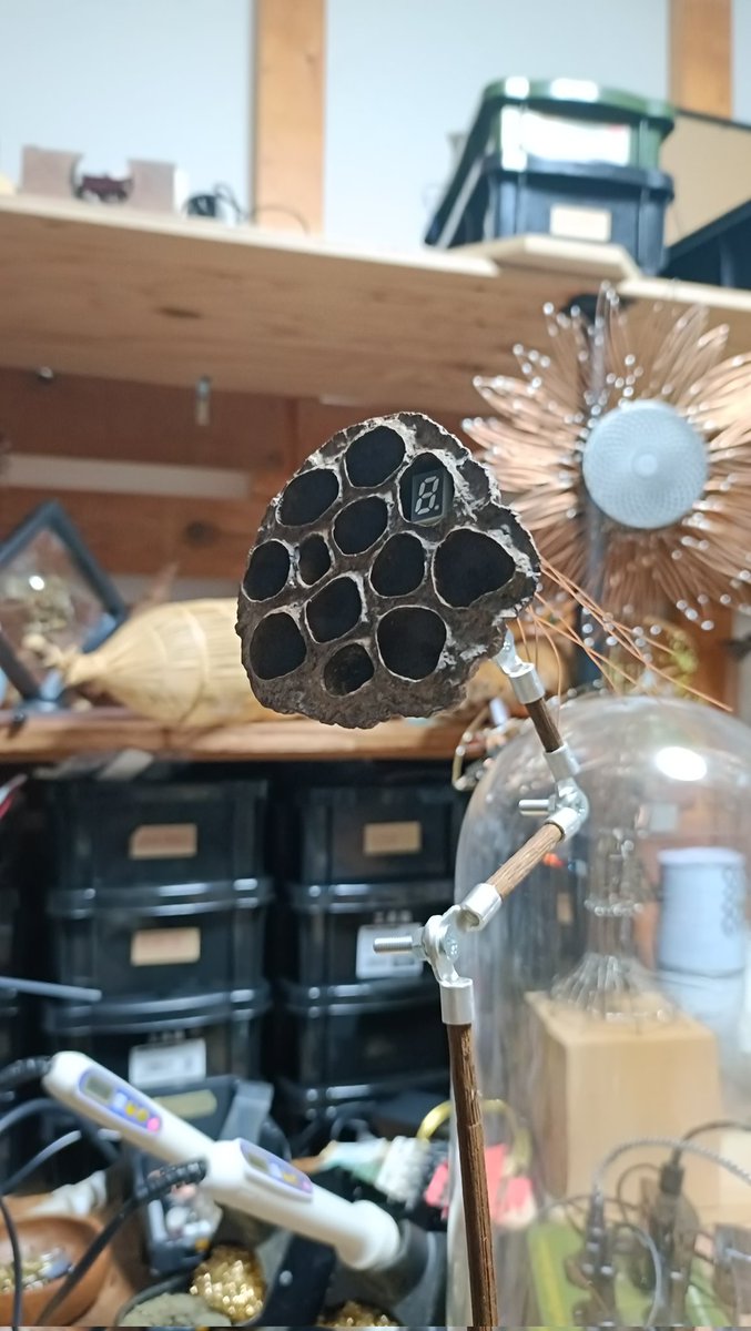 思いつきで設計図もスケッチもなく作り出してるが…なかなかに不気味なものになりそう……