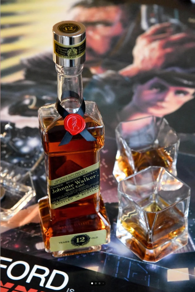 MARINES1911's tweet image. ブレードランナーに出てくるあの独特な形のウイスキーボトルのプロップ買っちゃった！
送料無料で豪ドル決済だったもので…
#ブレードランナー #BladeRunner 
550ped.com/the-deckanter.…