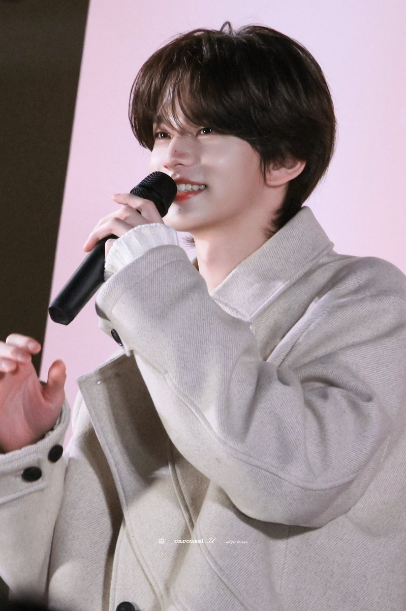 carousel_U tweet media