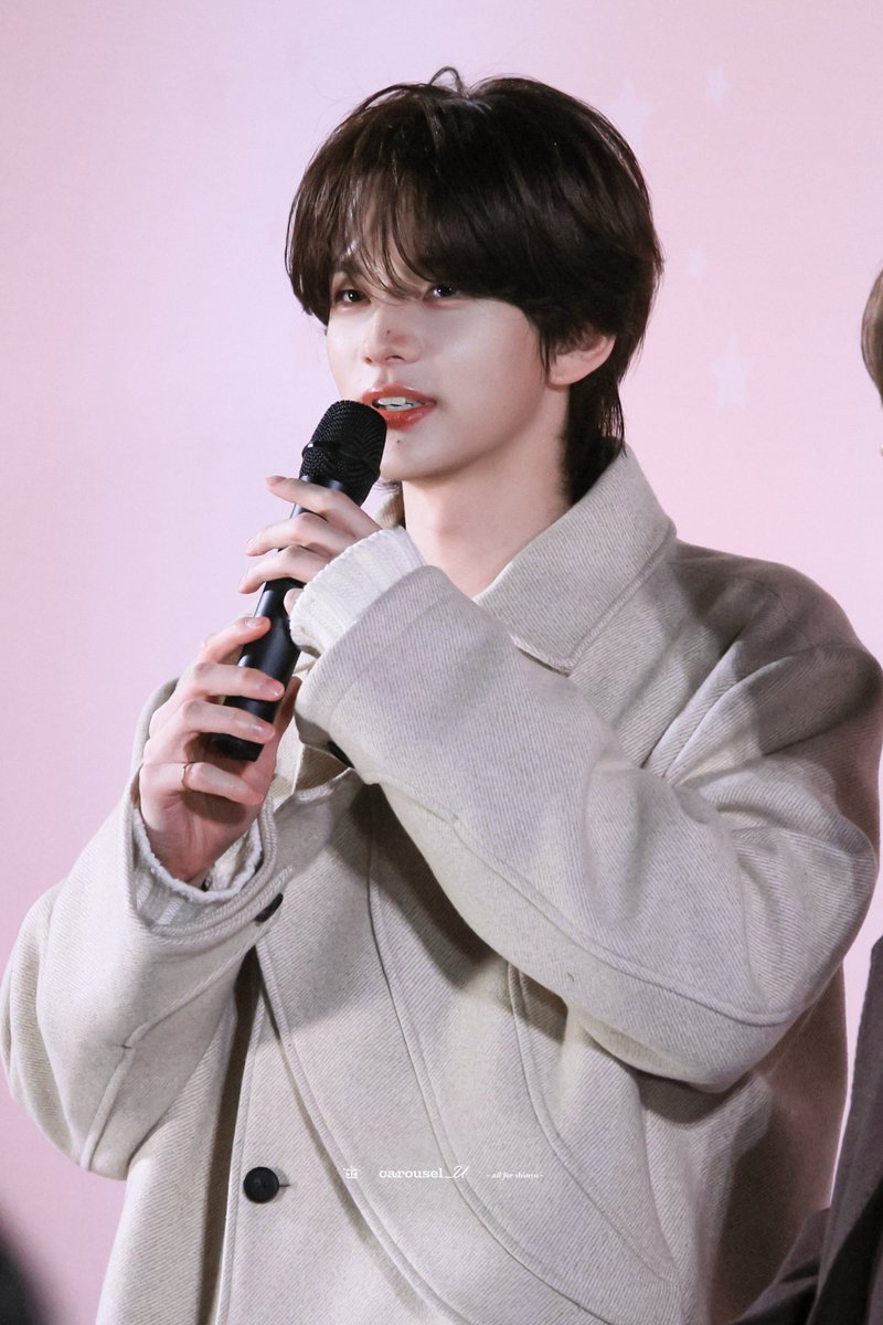 carousel_U tweet media