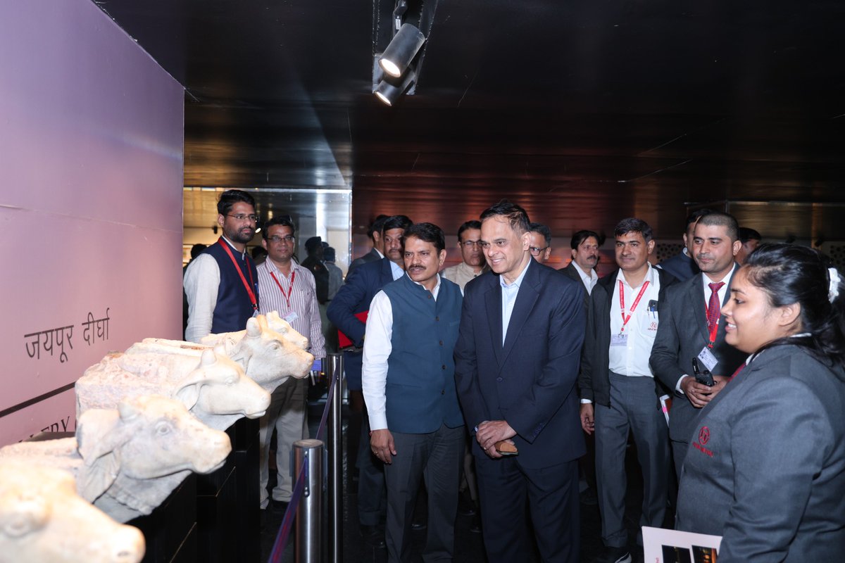 MyJaipurMetro's tweet image. Chief Secretary Shri V. Srinivas inspected @MyJaipurMetro today. Reviewed Phase-1D works, safety systems, OCC/SCC and Choti Chaupar Art Gallery. Appreciated technical excellence and expressed hope for early approval of Phase-2. @svoruganti1466
#JMRC #RMRC #Jaipur