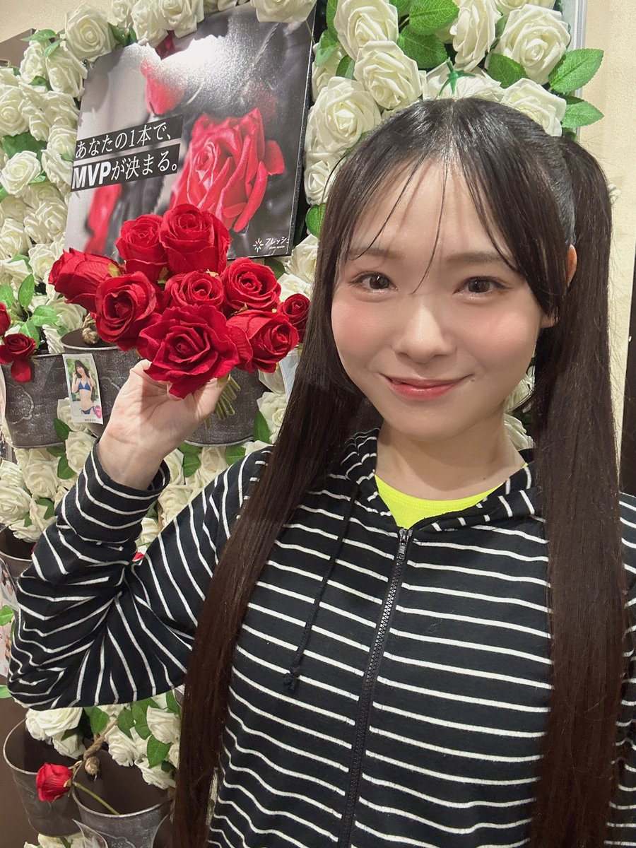 愛のバラ8本🌹🌹🌹🌹🌹🌹🌹🌹
ありがとうございました☺️💕

撮影投票チェキでの応援もありがとうございました🔥素敵な差し入れもありがとう！！！

次の出演は2/23(月)です📸
是非また撮影しに来てくださいっ💓 https://t.co/OBtw9epPLm