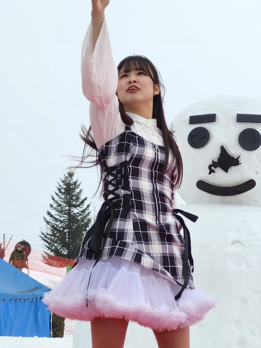 雪だるまとアイドル⛄➂ #ワンホワ #倶知安雪トピア