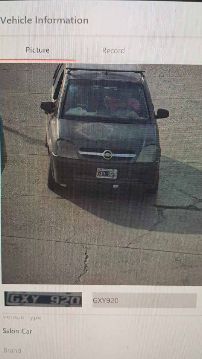 Esta es la Chevrolet Meriva y su conductor. Piden difundir las fotos para agilizar su captura