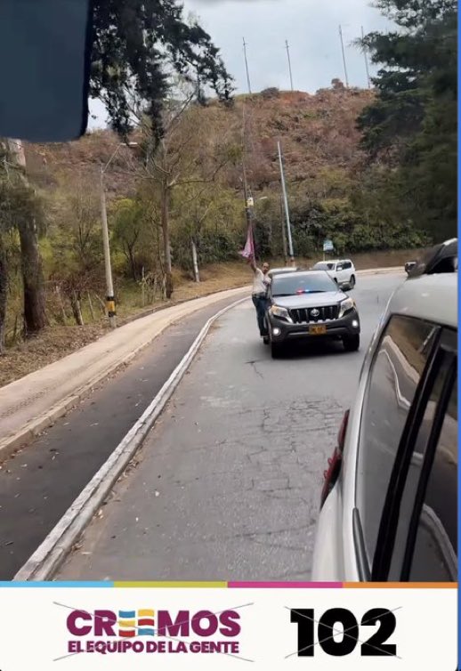 Se denuncia que concejales de Medellín (de Fico) estarían utilizando vehículos oficiales para actividades proselitistas, incluso desplazándose a municipios fuera de la ciudad con símbolos y banderas de CREEMOS visibles🚨

De confirmarse, esto podría constituir un uso indebido de