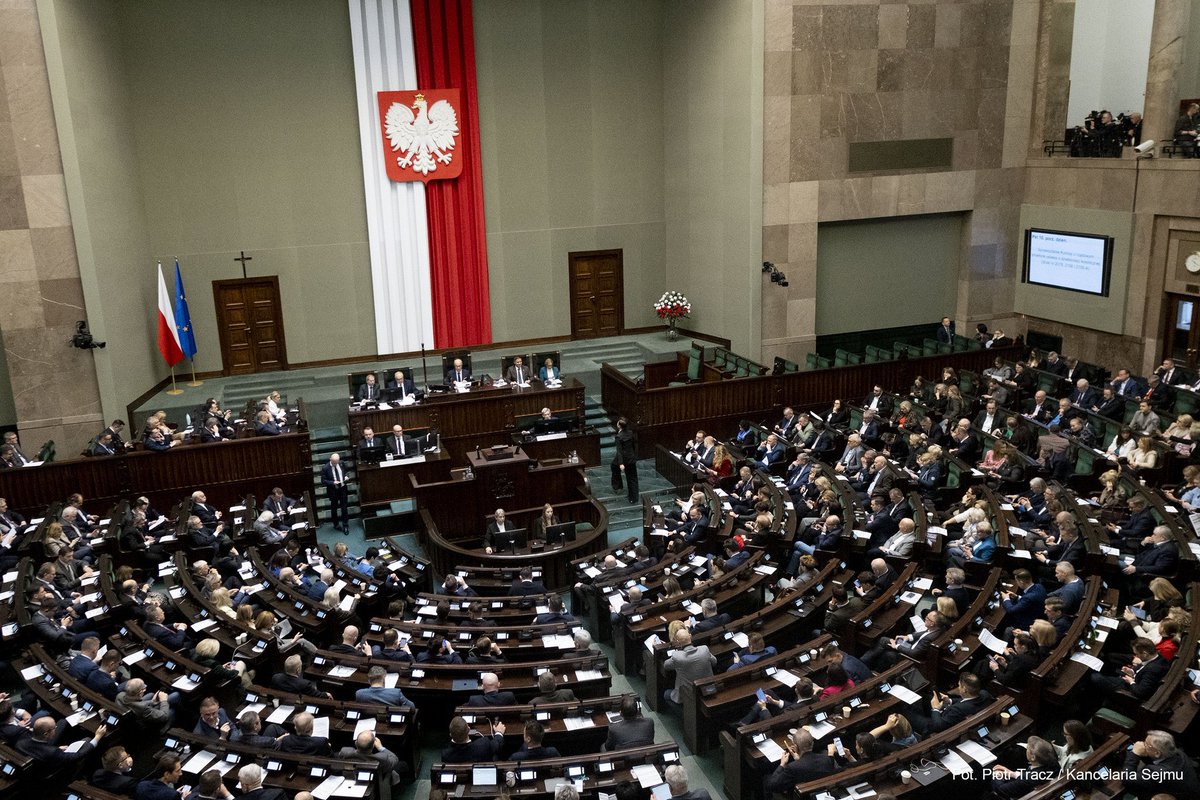 ℹ️ Sejm. Zakończyliśmy 51. posiedzenie Sejmu. Za Wysoką Izbą praca nad bezpieczeństwem państwa, wsparciem dla rolników, ochroną przeciwpowodziową, edukacją, uproszczeniem procedur dla rodzin i rozwojem nowoczesnych technologii.

ℹ️ Bezpieczeństwo: program SAFE i 44 mld euro dla