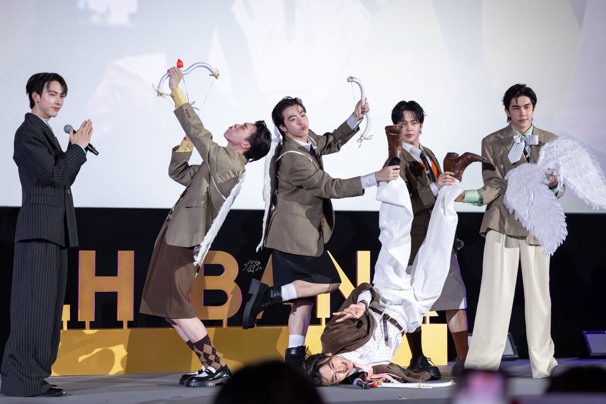 ดูเป็นรูปที่วุ่นวายดีนะฮะ 

LH BANK x PROXIE Fan Meet

#แบงก์ที่ใช่กับคนที่ชอบSpecial 
#PROXIEth