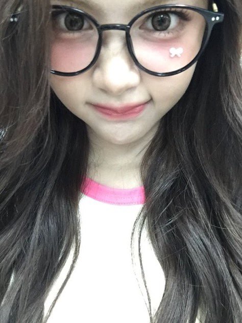 WVRS › 15.02.2026

Carmen sur l’application !

#HEART2HEARTS #H2H #Hearts2Hearts #하츠투하츠 #CARMEN #카르멘