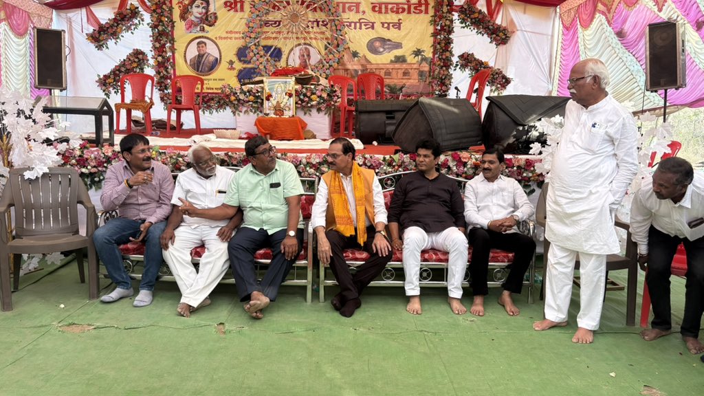 shyamkumarbarve's tweet photo. महाशिवरात्रीच्या पावन पर्वानिमित्त वाकोडी, ता. सावनेर येथील श्री शंकर देवस्थान मंदिरात उपस्थित राहण्याचा पवित्र योग लाभला.
या मंगल प्रसंगी उपस्थित सर्व नागरिकांना महाशिवरात्रीच्या शुभेच्छा दिल्या.
#mahashivratri #mahashivratri2026 #savner #ramtekloksabha #shyamkumarbarve https://t.co/VBCD2NirfR