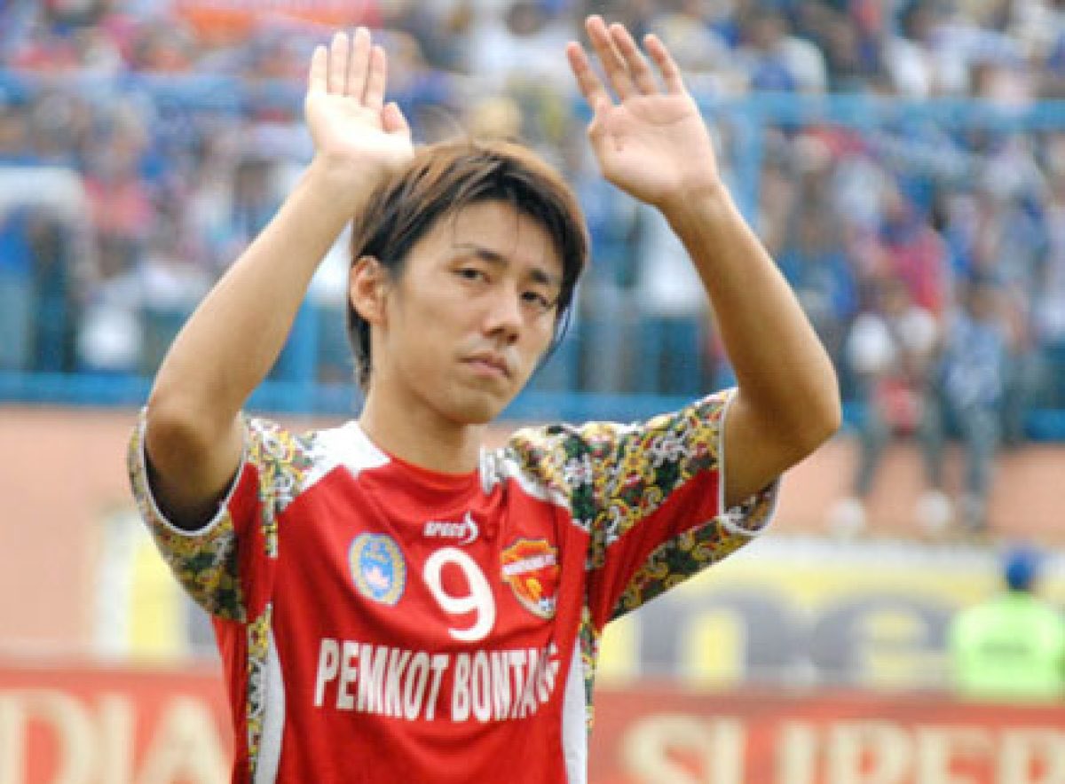 Fans bola lokal pasti tahu siapa dia, duet sehati Aldo Bareto

Kewarganegaraannya Jepang

Coba tebak, siapa namanya?