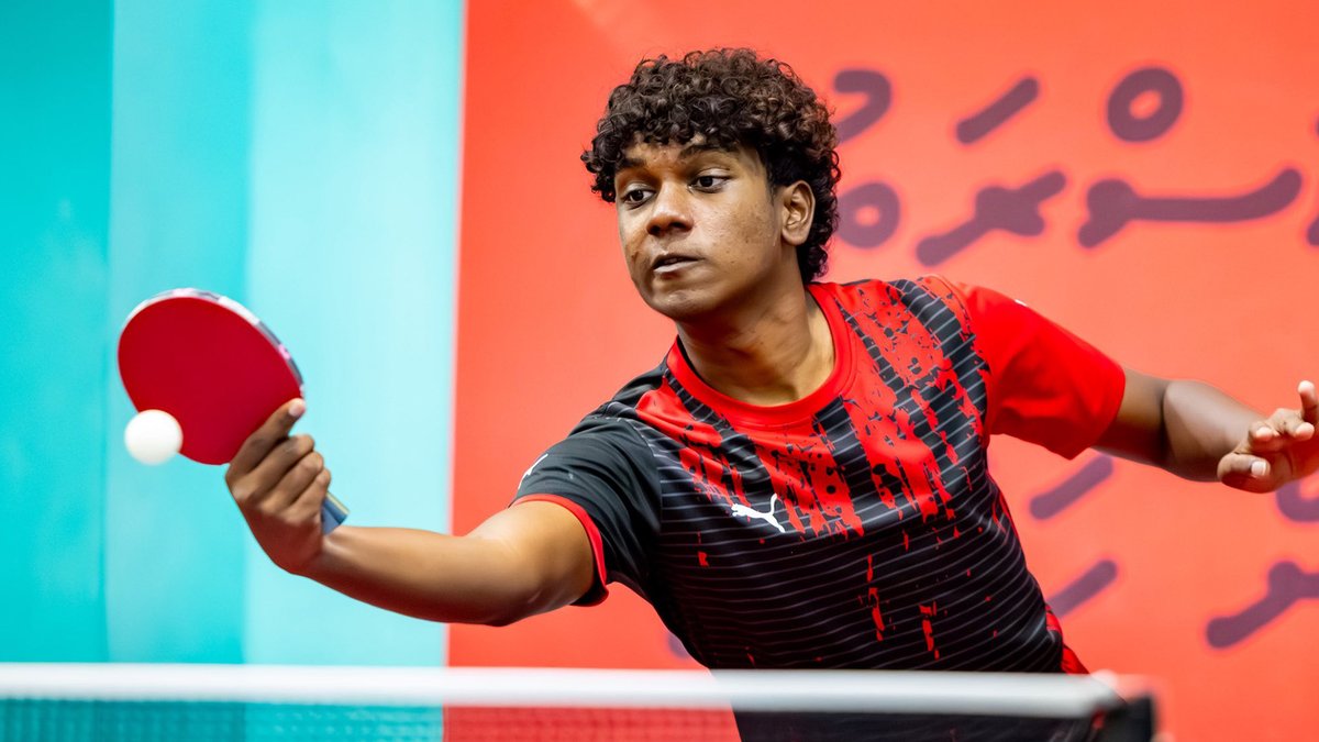 AfooMV's tweet photo. ދޮގާއި ފިތުނައިން ވެރިއެއްގެ ޝަހުސިއްޔަތު ކިލަނބުކޮށް ނުލެވުމުން، އާއިލީ ބޭބޭފުޅުންނާއި ކުޑަކުދިން ހަތިޔާރަކަށް ބޭނުންކުރުމަކީ މުޑުދާރު، ފިނޑި އަމަލެއް. އުމައިރު އަކީ ހުނަރުވެރި ޒުވާން އެތުލީޓެއް، 2024 ވަނައަހަރު ތަފާތު 13 މެޑަލް ހާސިލްކޮށްފައިވޭ، ފުރިހަމަ ކާމިޔާބީއަށް އެދެން! https://t.co/K79eUJ3TC7