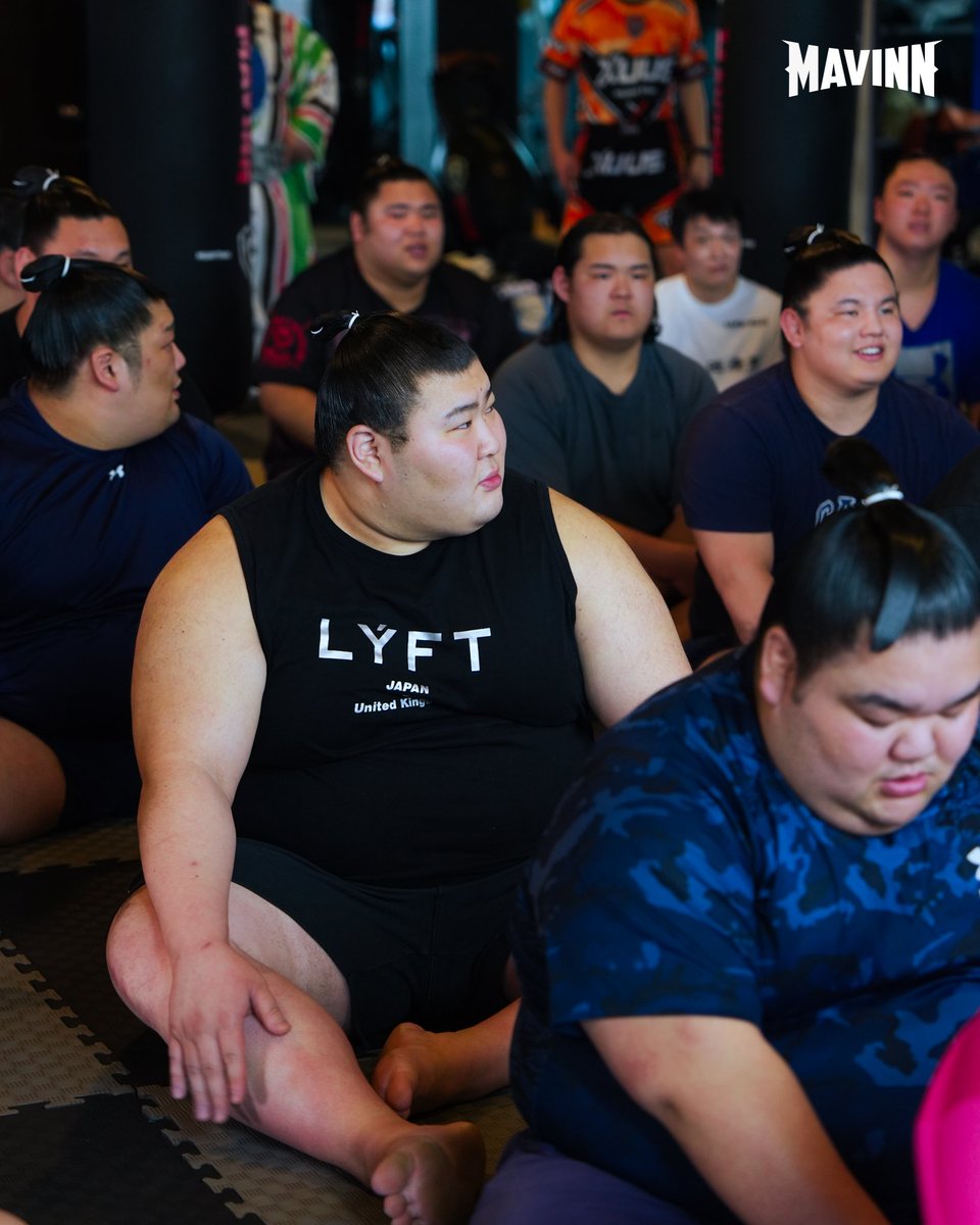 （Mavinn Muaythai GymのFacebookより）
➀義ノ富士はオモロイやっちゃな
➁翠富士も楽しそう！（一番右）
➂熱海富士が着ているLÝFTのシャツはロンドンで買ったのかな？