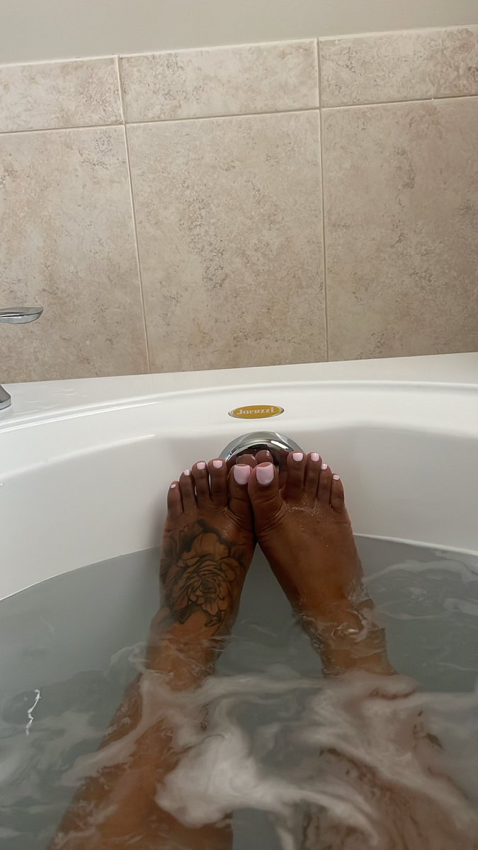 MsPrettyFoot_'s tweet image. 