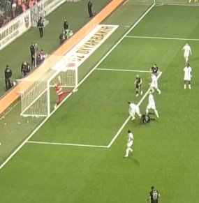 tanercan2144's tweet photo. Yok baba bize gelince böyle kalecik yaparlar zaten yok olmuyor bugün yenilcezde belki kontradanda birazdan herhan herşey olabilir.
#Amedspor #sakaryaspor #ASFVSAK
#AMDVSAK https://t.co/kzGONo97xB