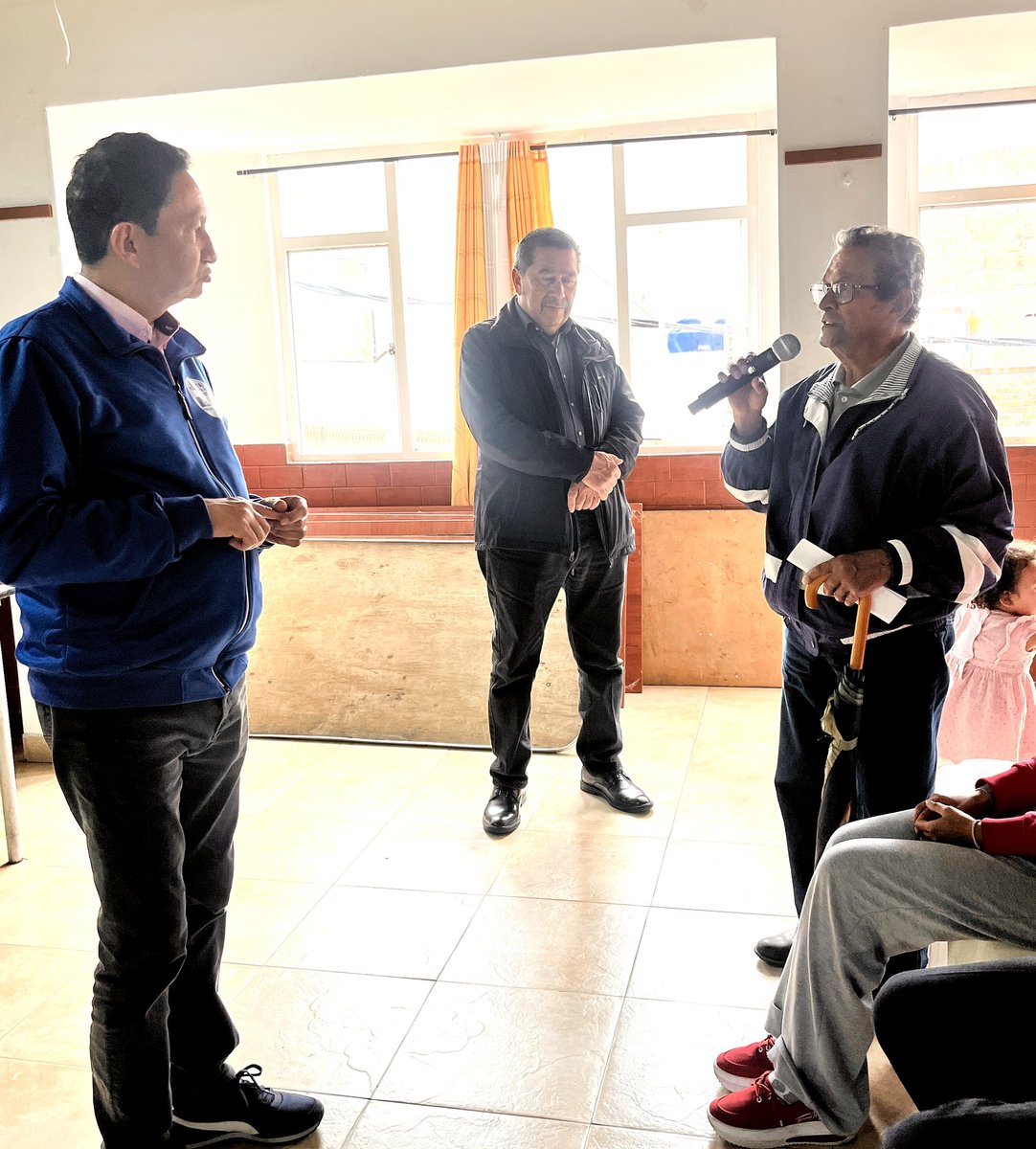 RogerCarrillo_'s tweet photo. #EnTerritorio | En la localidad de Antonio Nariño, barrio El Restrepo, nos reunimos con la comunidad para socializar nuestras propuestas y escuchar sus necesidades.
Gracias por el apoyo y la confianza. Seguimos en territorio.
#C118 
#RogerCarrillo 
#CámaraPorBogotá https://t.co/bMpjp2t2TO