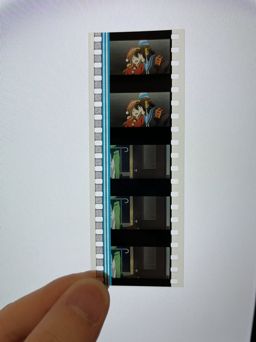 SOS_Psyduck's tweet photo. フィルムはサンタみくるとハルヒ、キョンの頭でした！ https://t.co/39yzvgBwvz