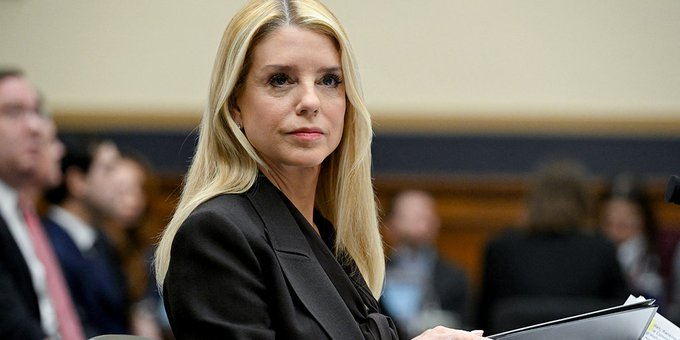 Susan_aw910's tweet photo. 对话
Mary@Mary_gn820AG Pam Bondi announces 'all' Epstein files have been released, listing high-profile names.  FoxNews https://t.co/jWr4xE4wld