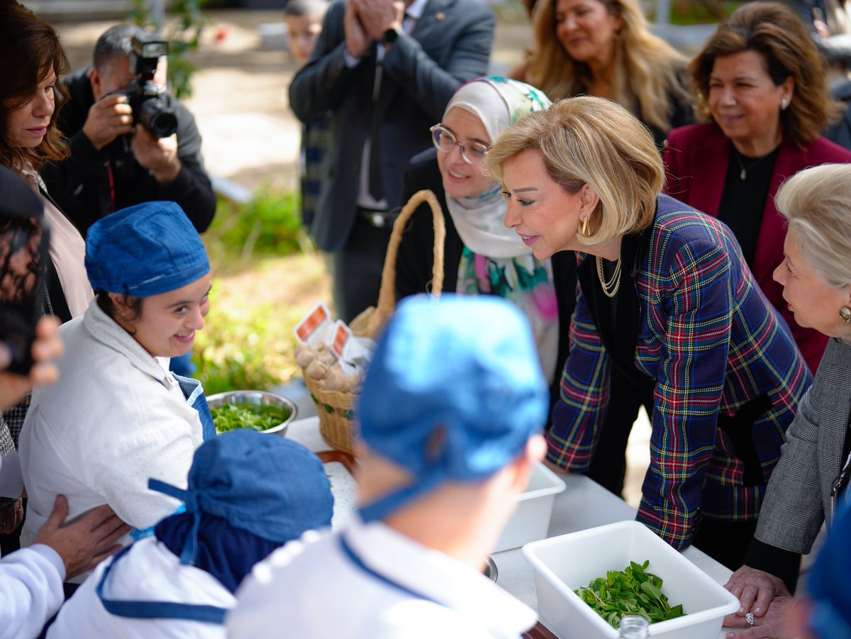 First Lady Nehmat Aoun - نعمت عون tweet media