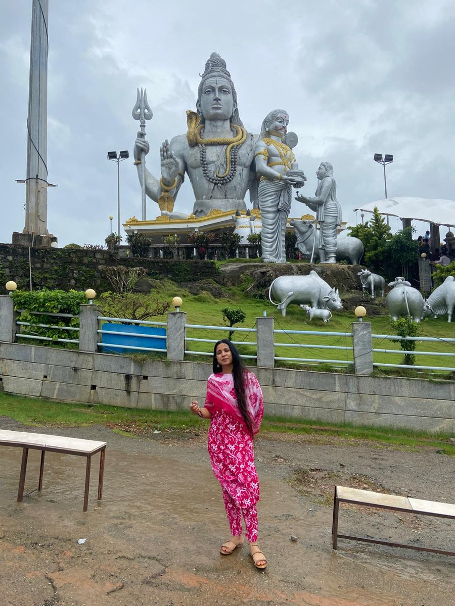 ॐ नमः पार्वती पतये, हर-हर महादेव ।

महाशिवरात्रि की हार्दिक शुभकामनाएँ।