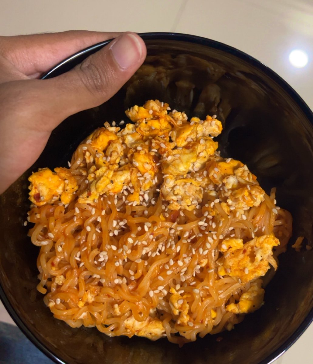 FitGirlCodes's tweet image. Cozy Sunday night dinner = egg Maggi supremacy 🍜🥚

Balancing protein and cravings like the disciplined fitness girlie I am…
but make it comfort food coded.

Simple. Warm. Zero regrets.

#SundayReset #EggMaggi #ProteinHack #FitnessGirlie #CozyVibes #CorporateGirlie