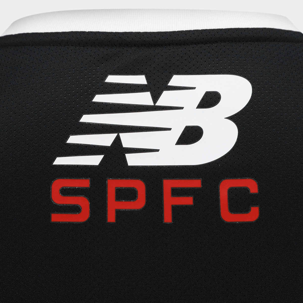 SAOStoreOficial's tweet photo. Os detalhes da nova camisa pré-jogo! ❤️🤍🖤

Aproveite o lançamento e aumente a sua coleção de mantos do Tricolor! 

Faça o seu pedido em: https://t.co/NXs4531OkK https://t.co/NoCx1yhIsw