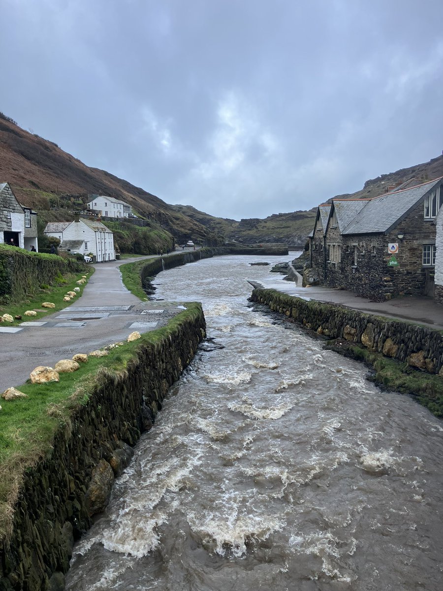 PNH_Hotelier's tweet photo. Awful drive down due to torrential rain but now #CurrentViews Boscastle https://t.co/ZpNywosvU9