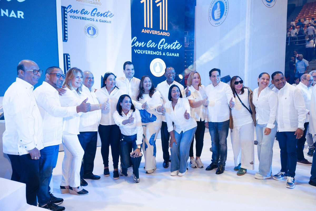 PRM_Oficial's tweet photo. Dimos inicio a nuestro gran acto de celebración #11voAniversarioPRM desde el Gran Arena del Cibao,
Santiago 🎉 

Un encuentro que reúne liderazgo, militancia y al pueblo en un mismo sentir; celebrar nuestros
#11AñosConLaGente https://t.co/MnuqgvPnTd