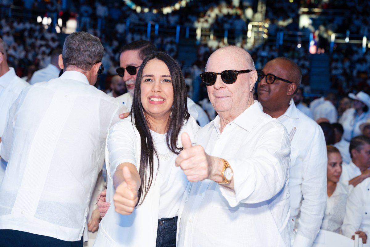 PRM_Oficial's tweet photo. Dimos inicio a nuestro gran acto de celebración #11voAniversarioPRM desde el Gran Arena del Cibao,
Santiago 🎉 

Un encuentro que reúne liderazgo, militancia y al pueblo en un mismo sentir; celebrar nuestros
#11AñosConLaGente https://t.co/MnuqgvPnTd