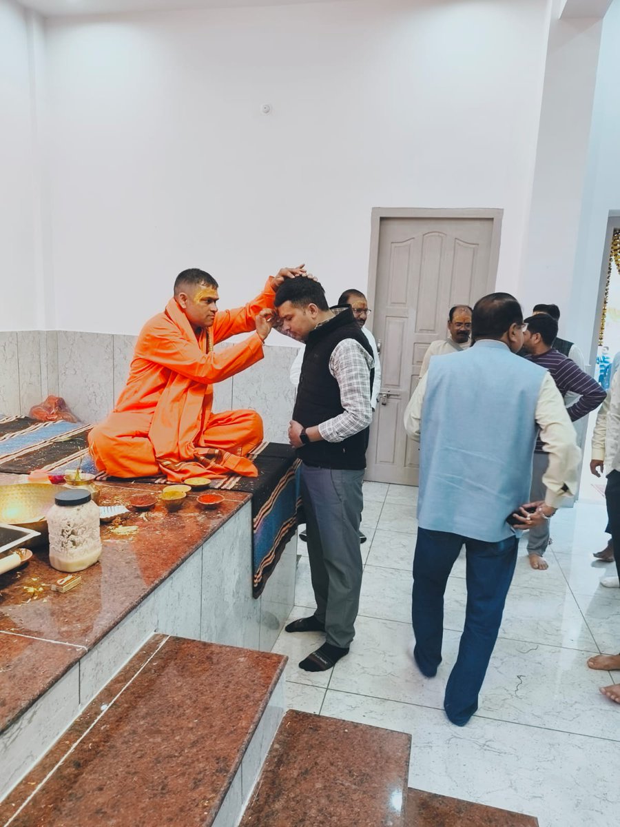 आज पटना सिटी के बाहरी बेगमपुर पीपलतल में नए  कुशवाहा पंचायत का  शुभारंभ में उपस्थित हुए।
कुशवाहा समाज की यह धरोहर और गर्वान्वित भवन महतो जी की दलान वाली इतिहासिक संसाधनों को दर्शाती है।
यह उन्नत और सम्पन्न कुशवाहा समाज की पहचान को प्रदर्शित करती है।
शुभकामनाएं और बधाई।

अमन सिंह