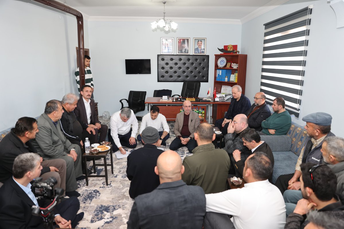 a_pekyatirmaci's tweet photo. AK Parti Konya İl Başkanımız Fatih Özgökçen ve Selçuklu İlçe Başkanımız Arif Bağcı ile birlikte Eğribayat ve Aşağıpınarbaşı mahallelerimize gerçekleştirdiğimiz ziyaretlerle programımızı tamamladık.

Mahallelerimizde hemşehrilerimizle bir araya gelerek talep ve önerilerini dinledik, notlarımızı aldık.

Bizleri samimiyetle karşılayan, gönlünü ve kapılarını açan tüm hemşehrilerimize teşekkür ediyorum.

| @fatihozgokcen @arifbagci 

📌 Eğribayat 📌 Aşağıpınarbaşı