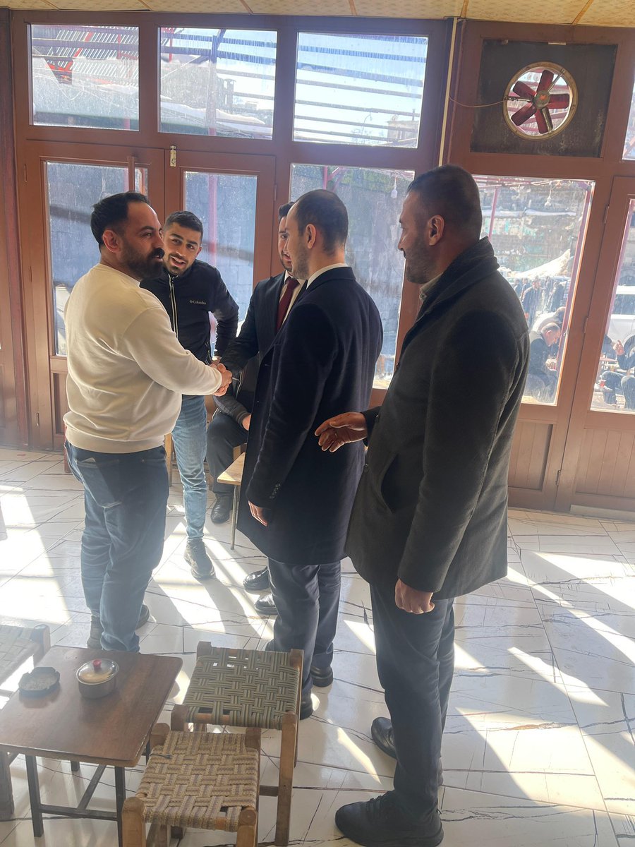 📍 Bitlis

Bitlis’te genç esnaflarımızı ziyaret ederek iş yerlerinde hasbihal ettik. Girişimcilik ruhuyla şehrimizin ekonomisine değer katan esnaflarımızın heyecanı ve azmi bizlere umut verdi.

Alın teriyle çalışan tüm esnaflarımıza hayırlı, bereketli kazançlar diliyor;