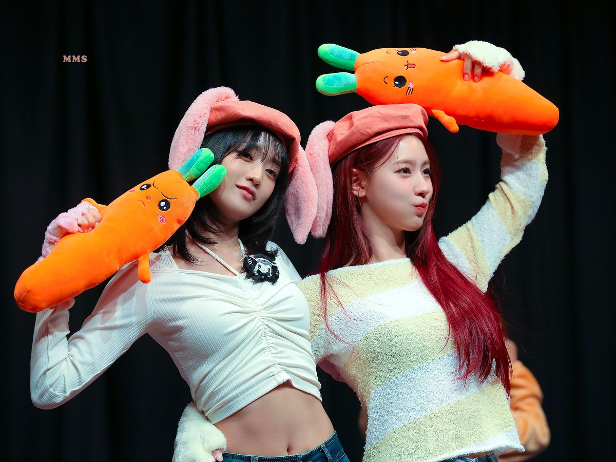 댕자 8주년🐶🐶💚🩷
#아이들 #IDLE #미연 #민니 #MIYEON #MINNIE