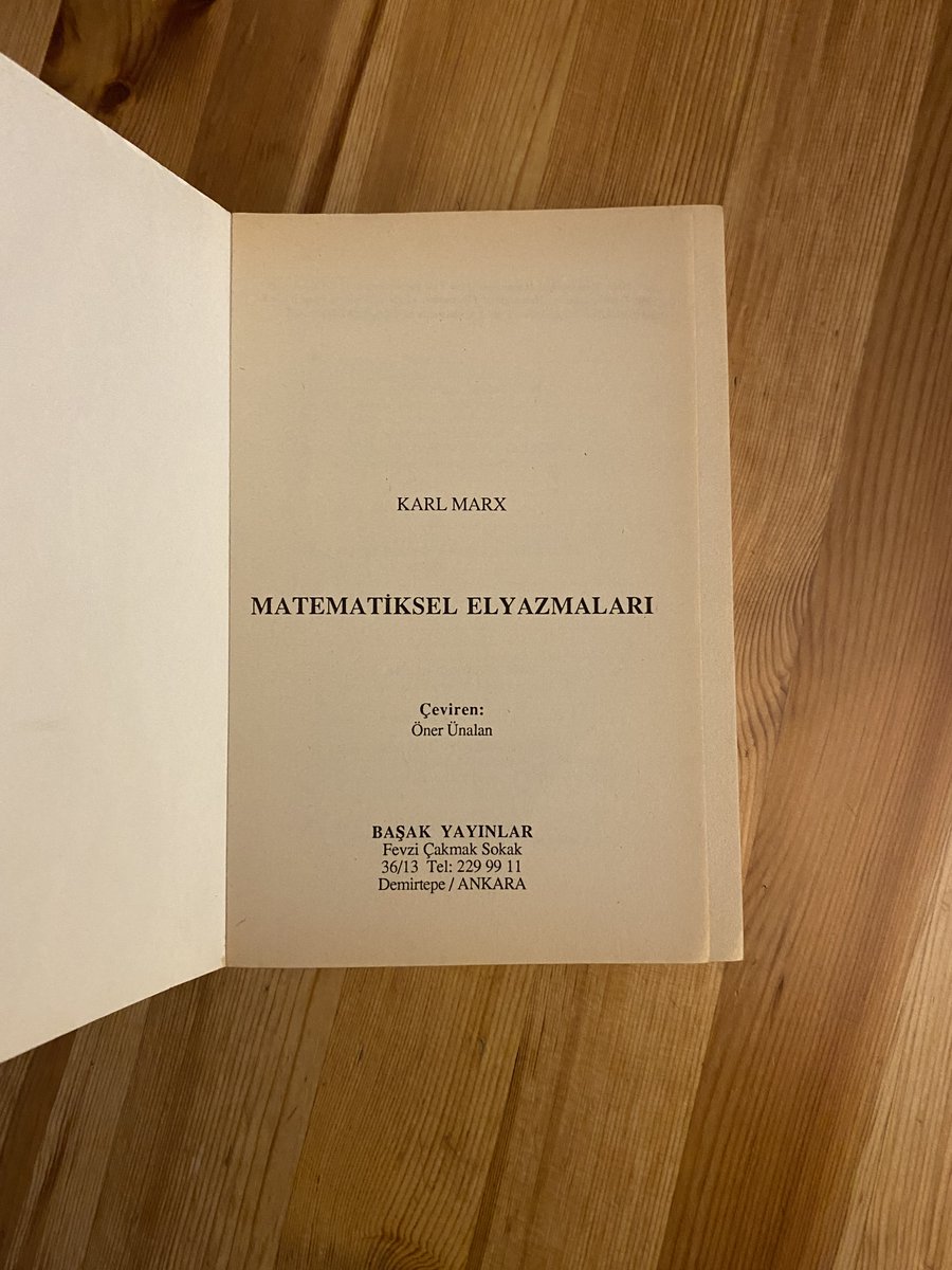 Bazı kelimeler büyük harfle yazılınca argüman "bilimsel bir doğruluğa" kavuşmaz. Argümanın ayrıntılı bir şekilde savunulması gerek. 
Örneğin sayın Demirtaş'a CAHİL diyorum. Neden dediğimi ayrıntılı bir şekilde savunmalıyım. Atıp tutarken kısa yazılabiliyor, zira savunmaya gerek