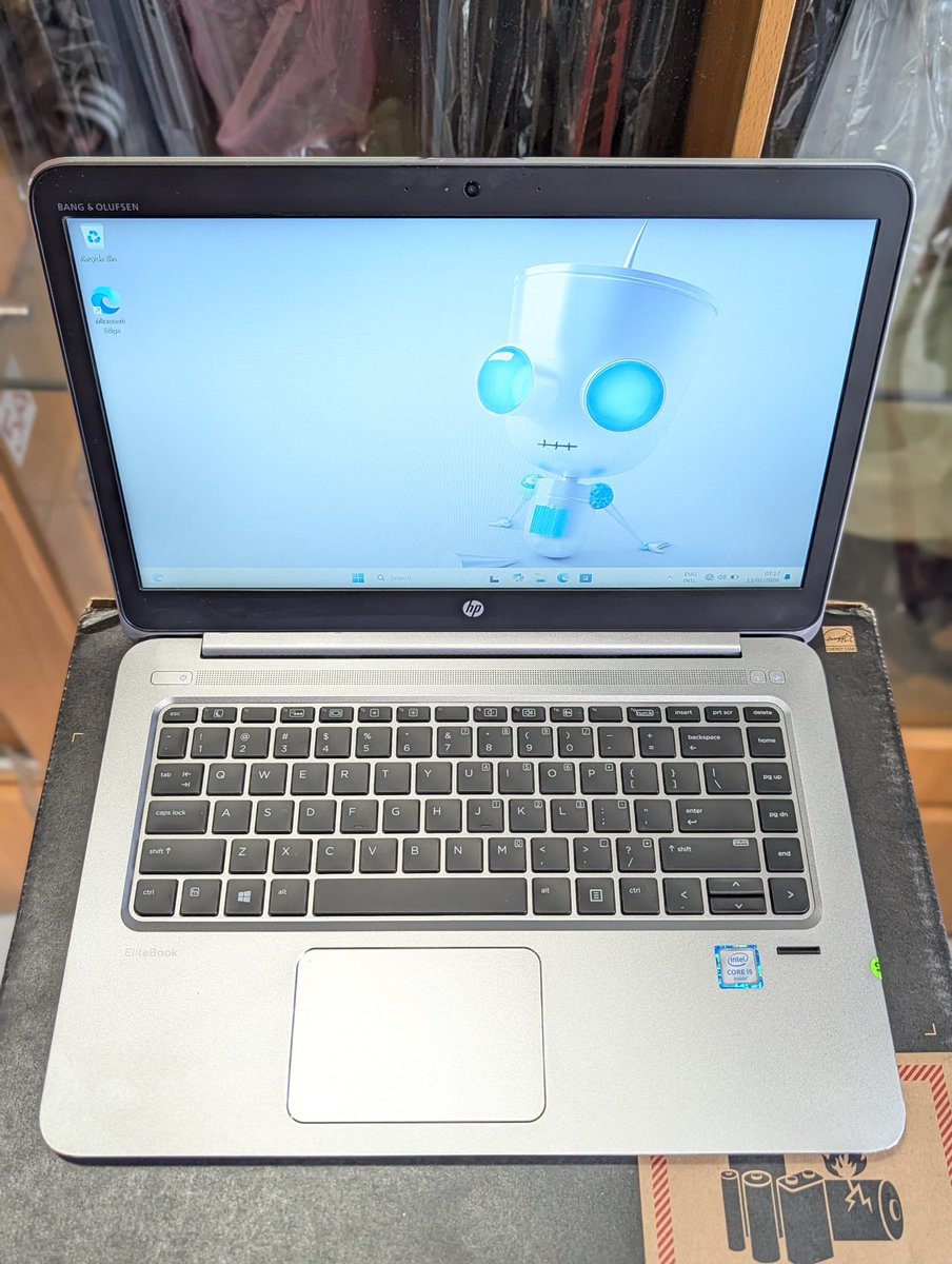 🚨🚨🚨
HP Elitebook 1040 G3
14" FHD Display 
Intel i5 - 6th Gen 
8GB RAM 
256GB SSD
Backlit Keyboard  
Fingerprint Scanner 

N280K