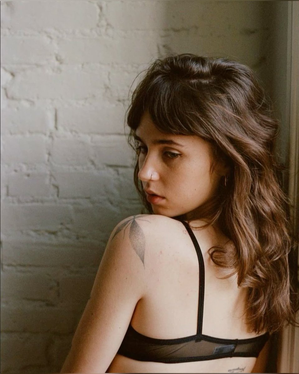 clairo media 🗝️ tweet media