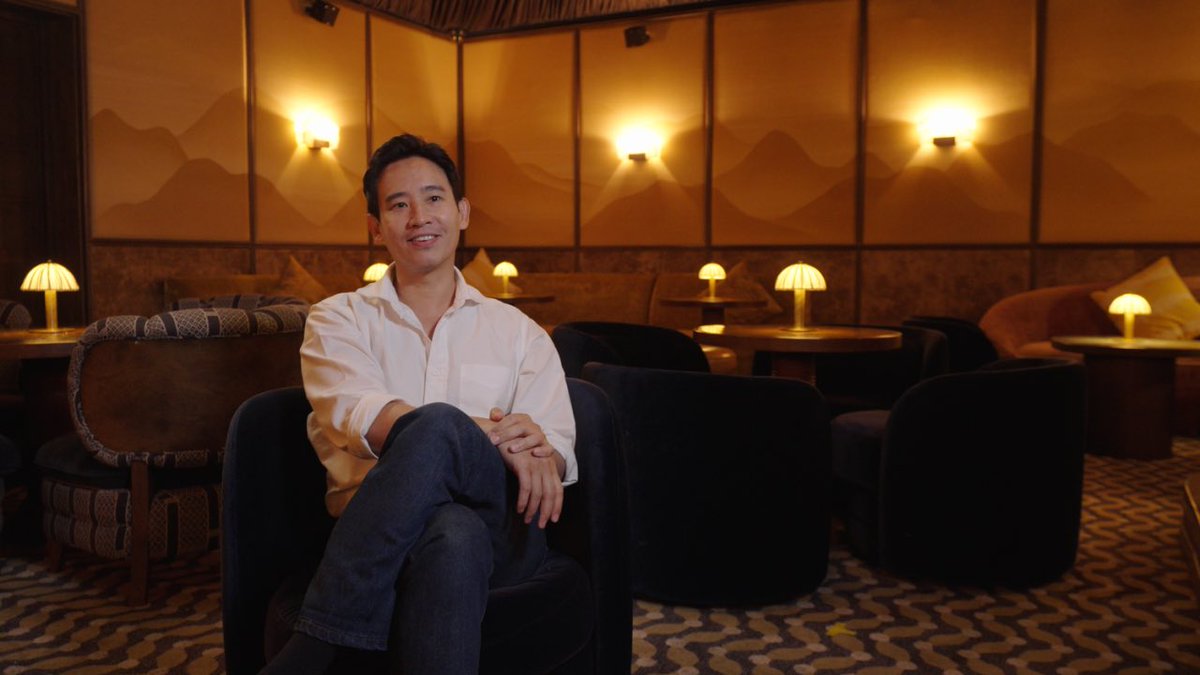 JEDIYUTH's tweet image. กำลังจะมีหนังสารคดีตามติด พิธา ลิ้มเจริญรัตน์ ชื่อ “Lead the Way” ปราบดา หยุ่น ร่วมควบคุมงานสร้าง

เมื่อราวตุลาคมปีที่แล้ว เดดไลน์ได้รายงานว่าได้มีการเตรียมการสร้างหนังสารคดี “Lead the Way” ซึ่งจะตามติด พิธา ลิ้มเจริญรัตน์ นักการเมืองสายปฏิรูปของไทย