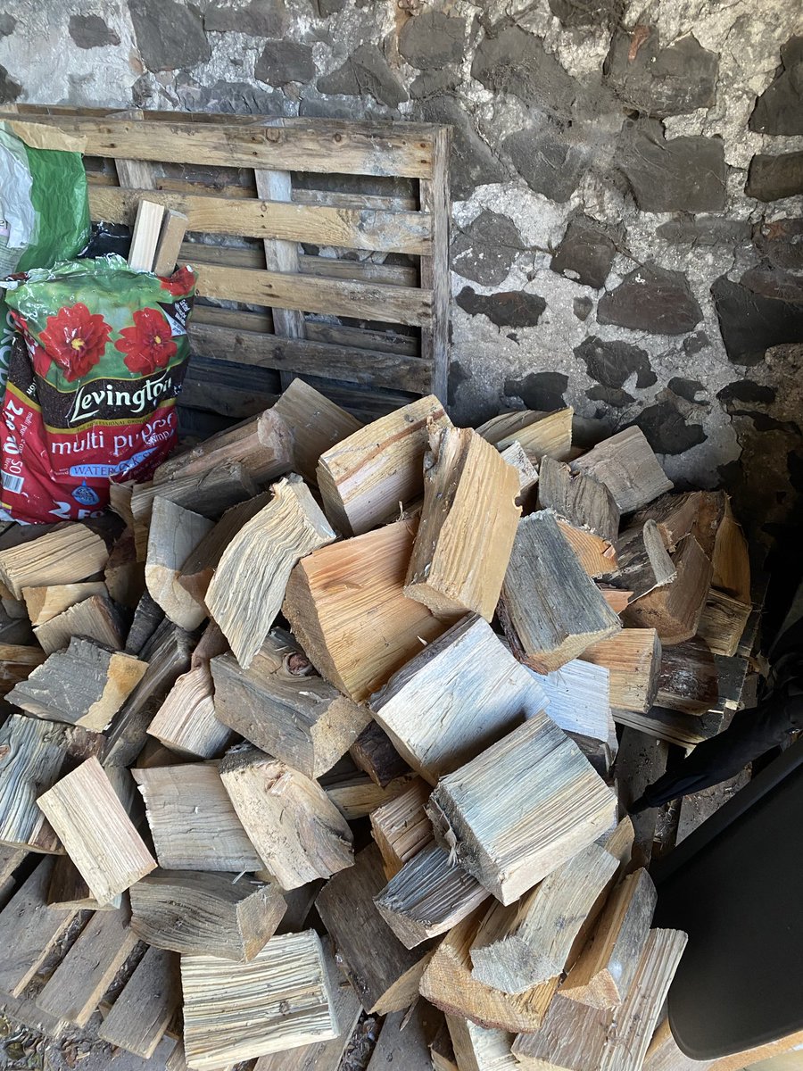 rob_northern's tweet photo. #ItsRainingAgain good job I had the logs delivered yesterday https://t.co/l5ShLc1qeg