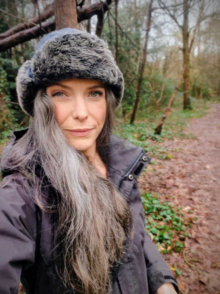 LadyGrace27's tweet image. Every fallen branch, every earthy scent, reminds me that stillness is full of stories...🌿

#sunday #walks #walkies #woods #NatureLover #NatureIsAmazing