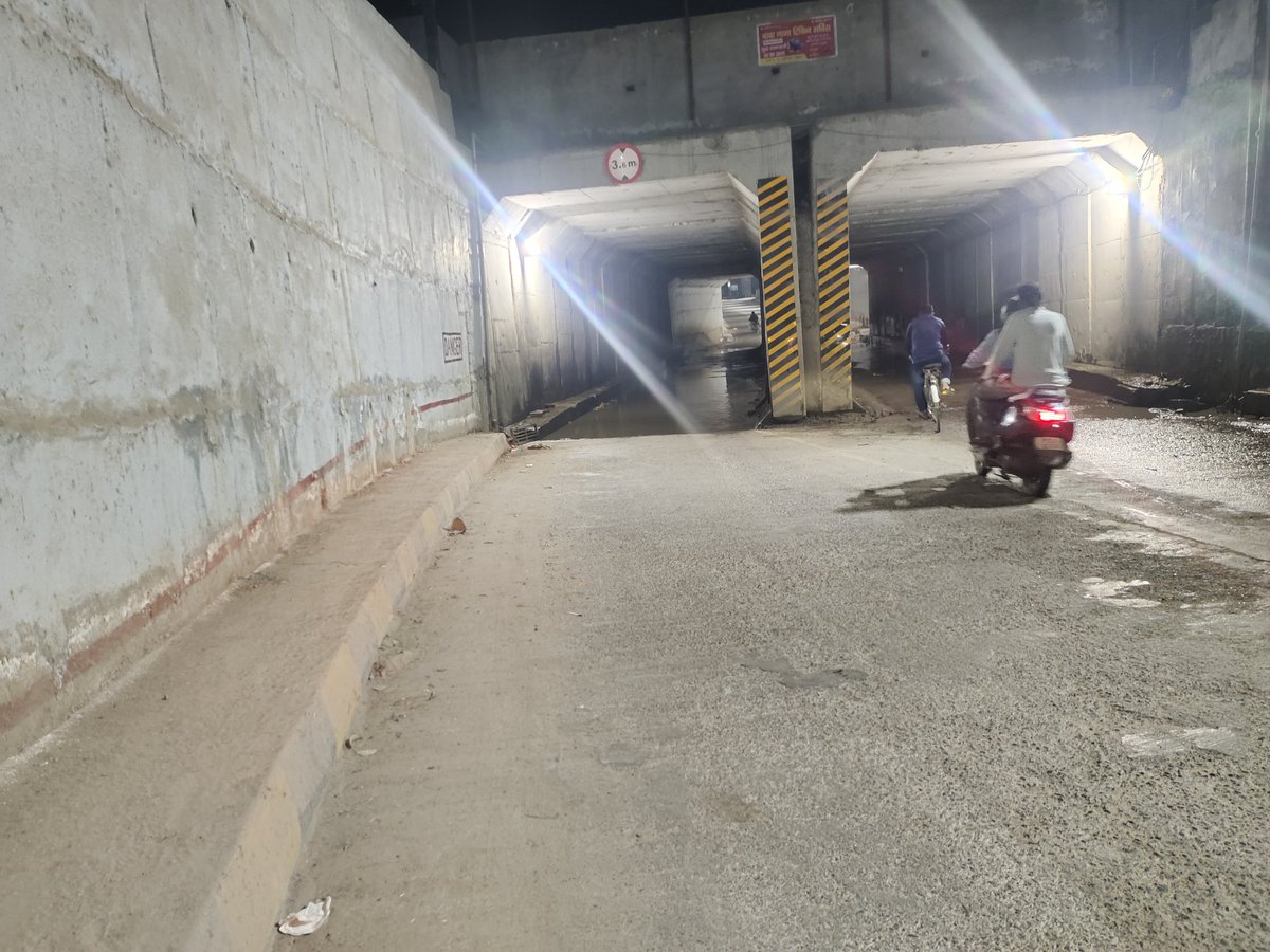 sandeep_jsl's tweet photo. @cmohry @NayabSainiBJP 
ये हिसार के सूर्या नगर का अंडरपास है, निर्माण के बाद से ही ये पानी से भरा रहता है, लोगों को भारी परेशानी होती है, 
साइकिल या पैदल आदमी कैसे जायेगा?
किसी नेता को यहां से निकलना हो तो ये पानी कुछ ही घंटे में सुख जाएगा https://t.co/6WBWw1whrb