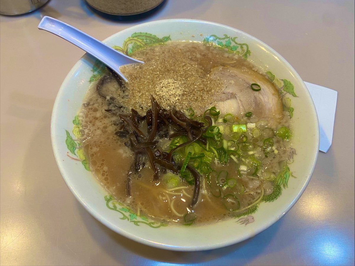 Keyunion_info69's tweet photo. 🍜日曜日の夜から飯テロ🍜
(ふくいしラーメン こってり)

セッション会解散後
ひとり世田谷通りで

新入部員3名
＋深澤メンで
・Funny Bunny(the pillows)
・丸の内サディスティック(椎名林檎)
・babybaby(銀杏BOYZ)
・リライト(アジカン)
・リンダリンダ(The blue hearts)
など即興で🎸🥁🎤　byでぐ https://t.co/tMNoWDkxu9