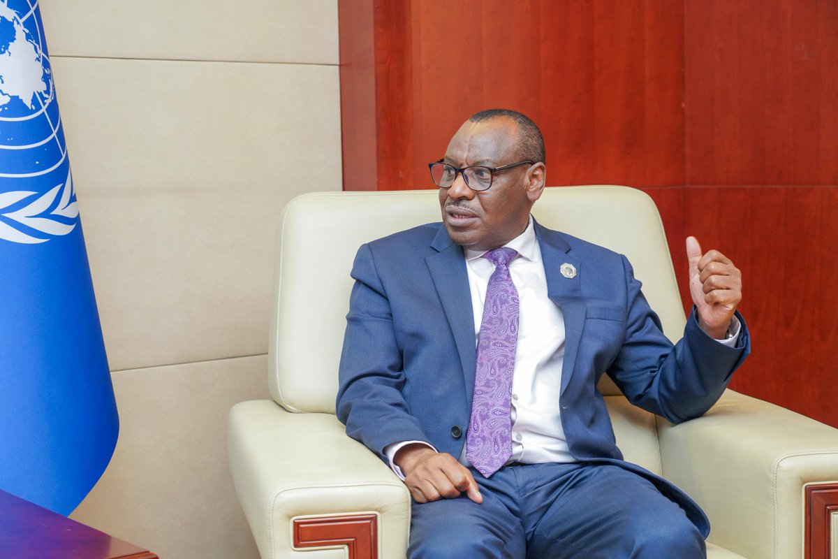 Fruitful discussions between Executive Secretary <a href="/claverGatete/">Claver Gatete</a> and <a href="/g_/">𖫰</a> mukeshimana VP <a href="/IFAD/">International Fund for Agricultural Development</a> on strengthening analytics and knowledge-sharing for productive value chains investments in agriculture and food systems; and gearing up for #COP32Ethiopia.
#AUsummit39